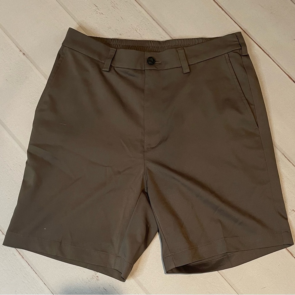 Mens Round Tree and Yorke Performance Shorts size 30